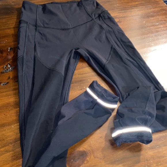 LULULEMON BLACK HIGH WAISTED REFLECTIVE YOGA PANTS🍋 - Picture 4 of 16